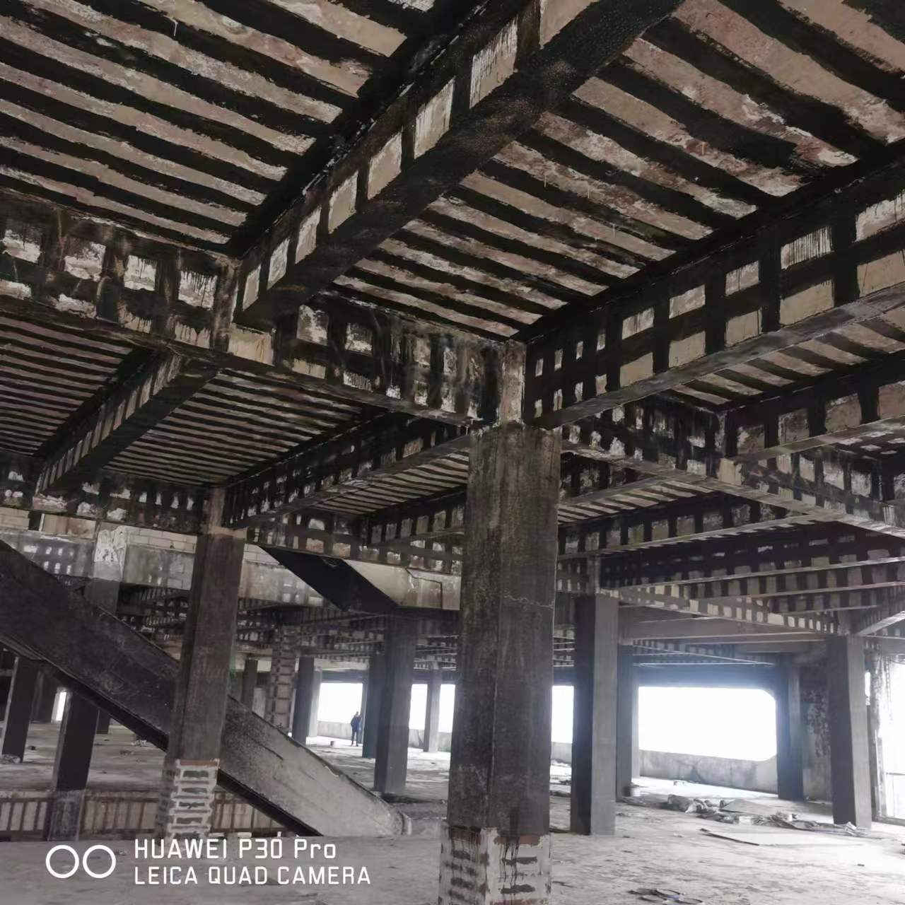 巴音郭楞房屋碳纤维加固方法的步骤